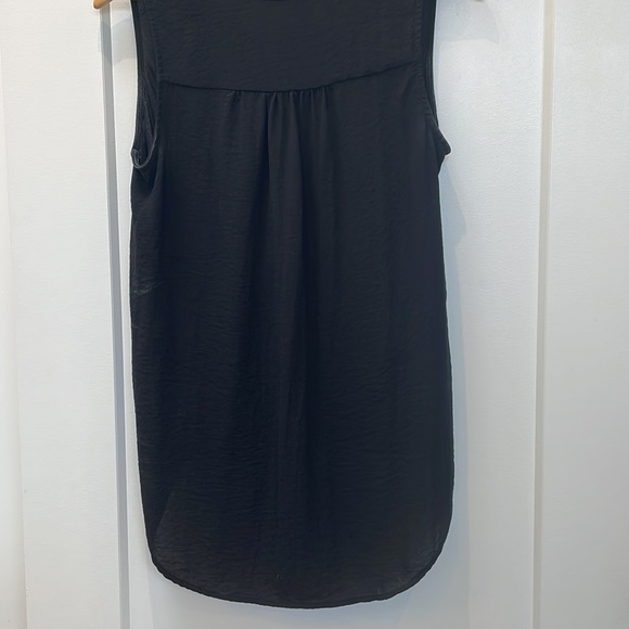💵 BOGO free - black sleeveless blouse. - Picture 4 of 4